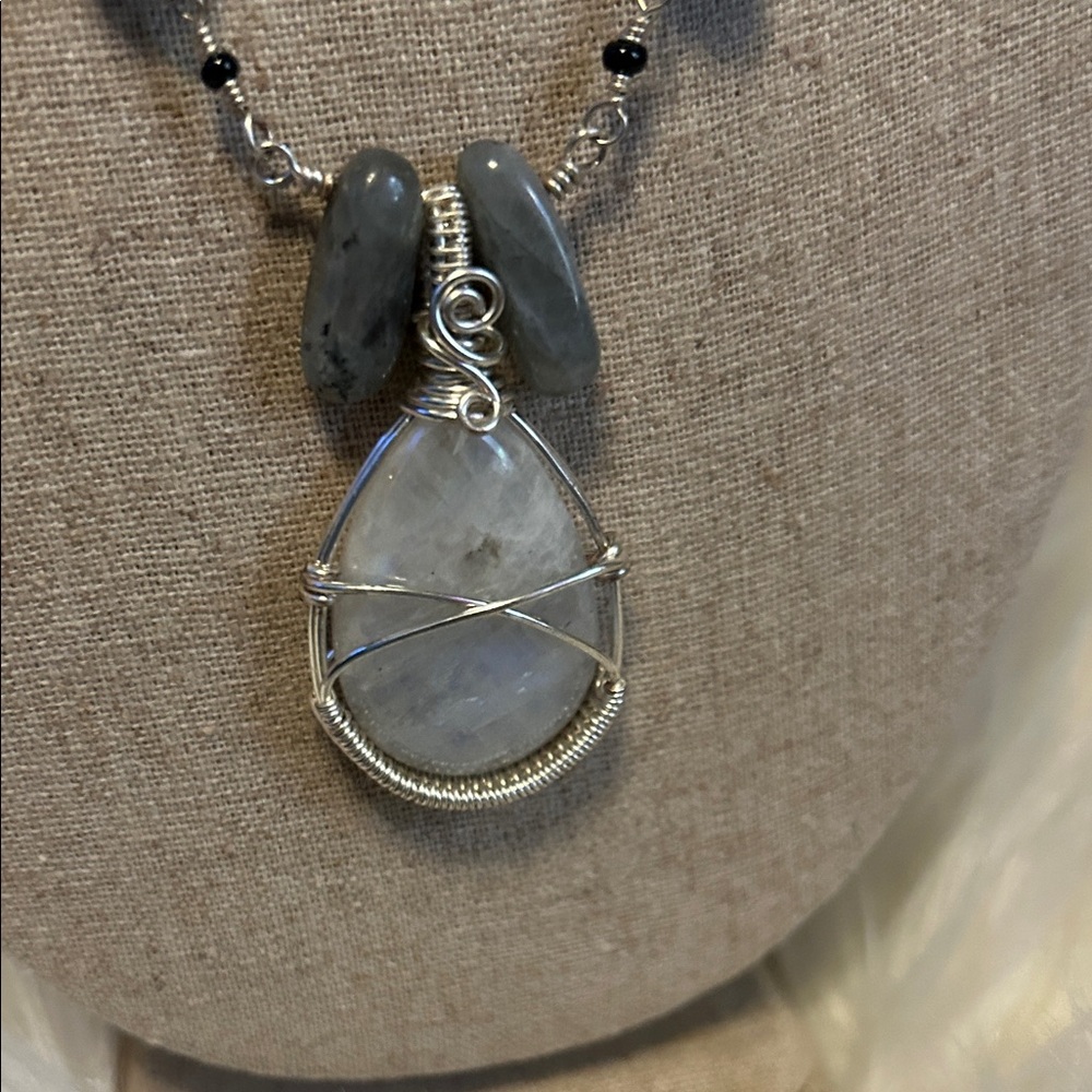 Moonstone and Labradorite Necklace with Blue Goldstone - Picture 5 of 6